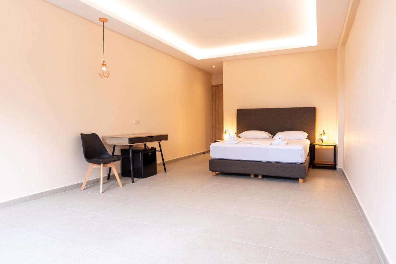 Mini Near Athen's Airport Free Shuttle From And To Athen's Airport Hotel *